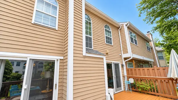504 Ascot LN, Streamwood, IL 60107
