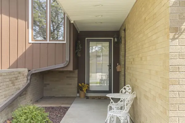 15423 Michaele DR, Oak Forest, IL 60452