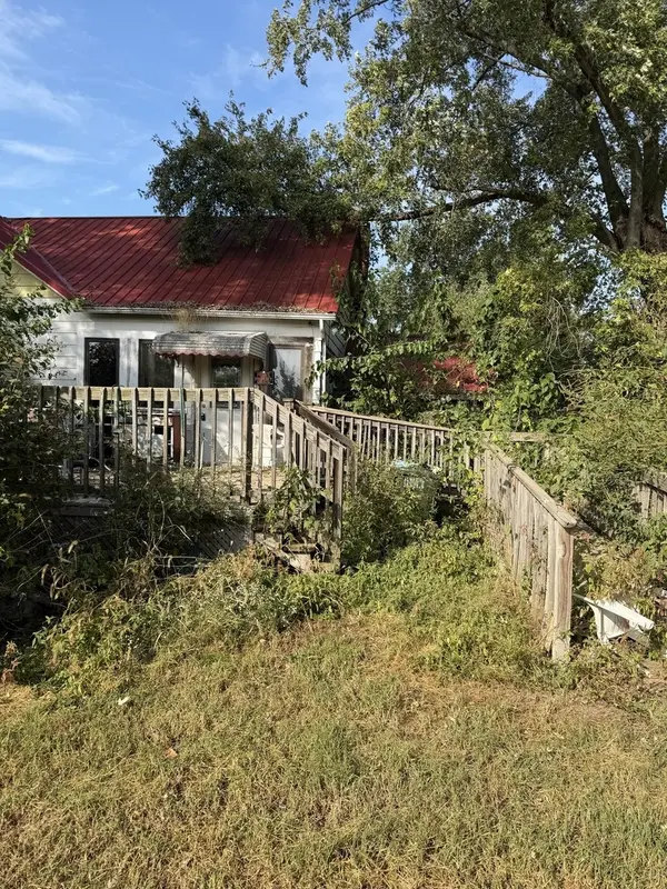 8141 E Tamaroa RD, Tamaroa, IL 62888