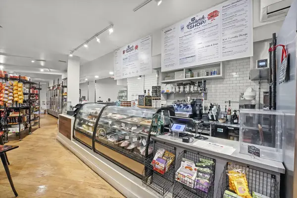 4363 N Lincoln AVE, Chicago, IL 60618