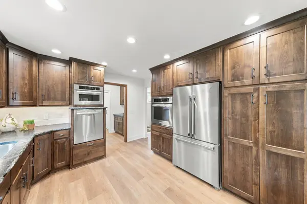 16724 Blenheim WAY, Minnetonka, MN 55345