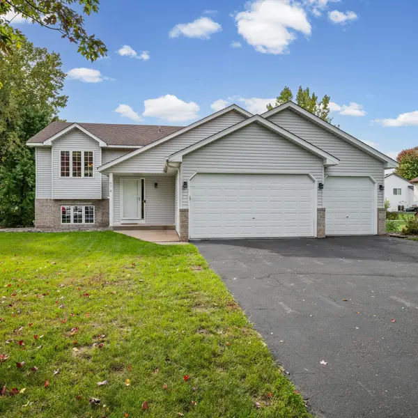 674 Lois LN, Lino Lakes, MN 55014