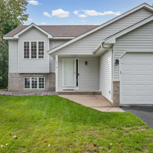 674 Lois LN, Lino Lakes, MN 55014
