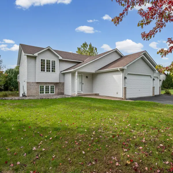 674 Lois LN, Lino Lakes, MN 55014