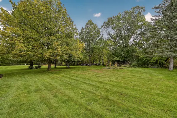 2221 Hillside LN SW, Rochester, MN 55902