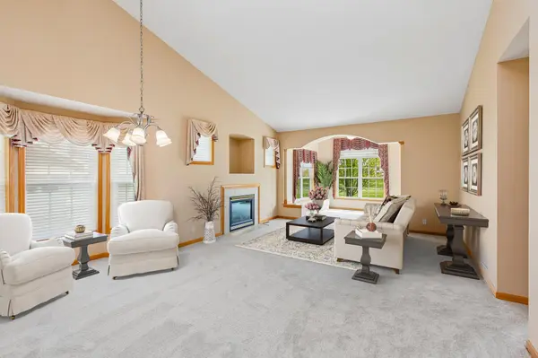 505 Holly LN N, Oakdale, MN 55128