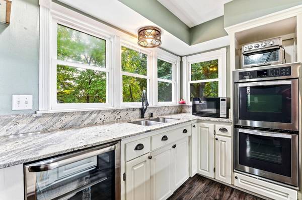 817 Kenwood LN, Maplewood, MN 55117