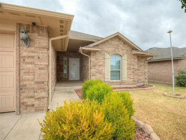 604 SW 44th ST, Moore, OK 73160