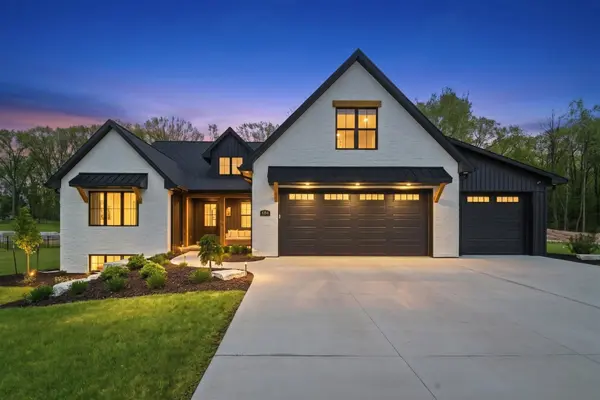 4194 BLACKBERRY RIDGE DR, Hobart, WI 54155