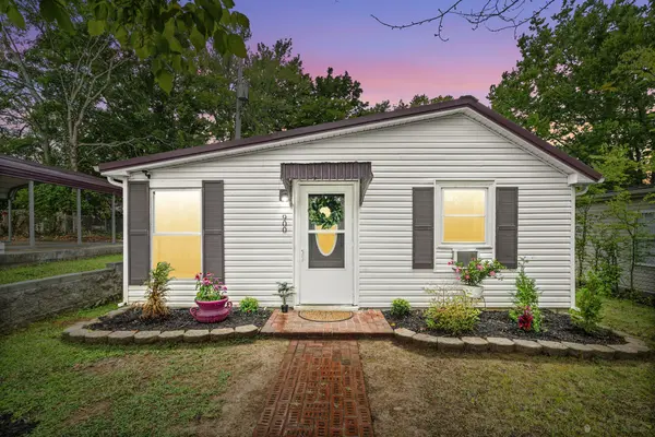 900 Oak Ln, Clarksville, TN 37040