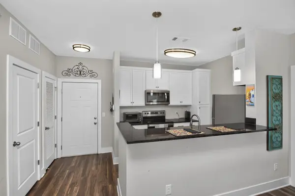 6411 Charlotte Road Cir #103, Nashville, TN 37209
