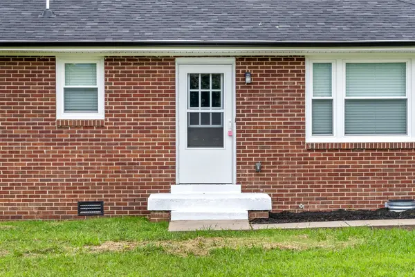 32 W Bel Air Blvd, Clarksville, TN 37042