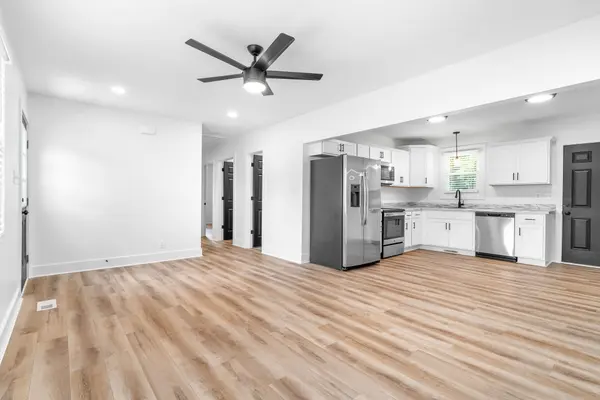 32 W Bel Air Blvd, Clarksville, TN 37042