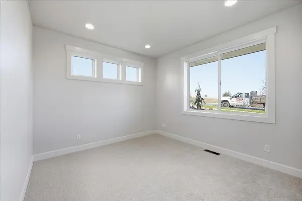 17526 E 12th Ave, Spokane Valley, WA 99016