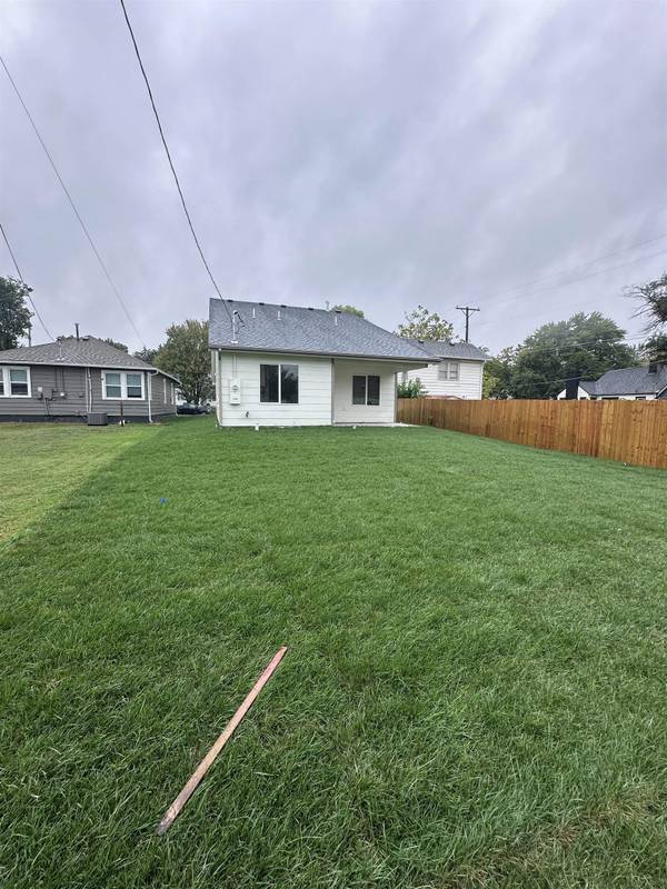 552 N Dellrose Ave, Wichita, KS 67208