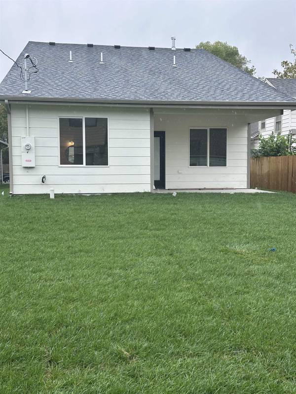 552 N Dellrose Ave, Wichita, KS 67208