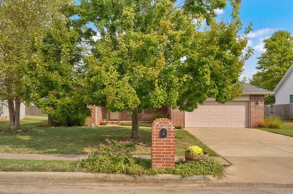 102 Emily LN, Willard, MO 65781
