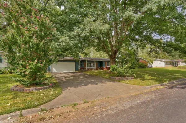 2141 S Oak Grove AVE, Springfield, MO 65804