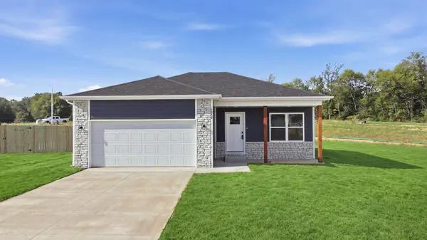 5250 W Crestmere DR, Springfield, MO 65802