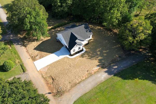 210 Lakeview DR, Cowpens, SC 29368