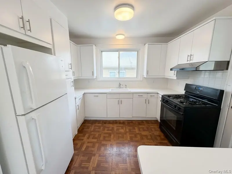 122 Greenvale AVE #Apt #2, Yonkers, NY 10703