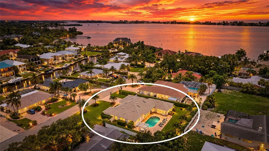 7780 HOLIDAY DR N, Sarasota, FL 34231