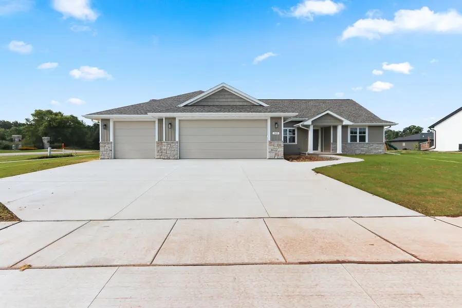 305 BATTERY AVE, De Pere, WI 54115