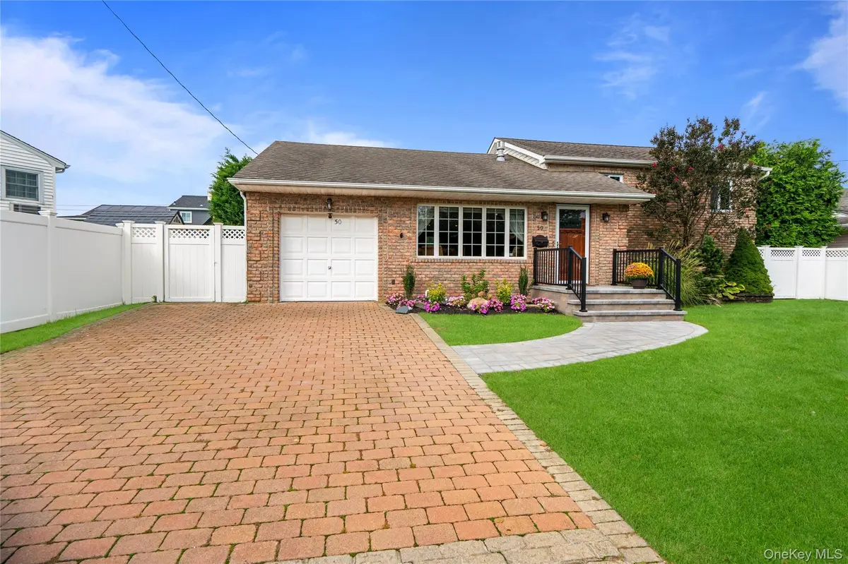 50 Marie PL, Massapequa, NY 11758