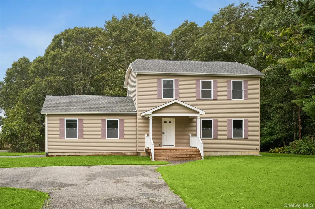 147A Old Country Rd, Speonk, NY 11977