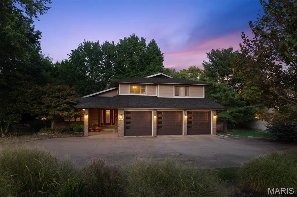 14 Ginger Crest DR, Glen Carbon, IL 62034