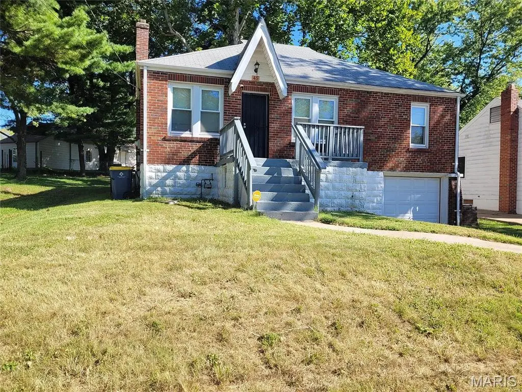 45 Reasor DR, St Louis, MO 63135