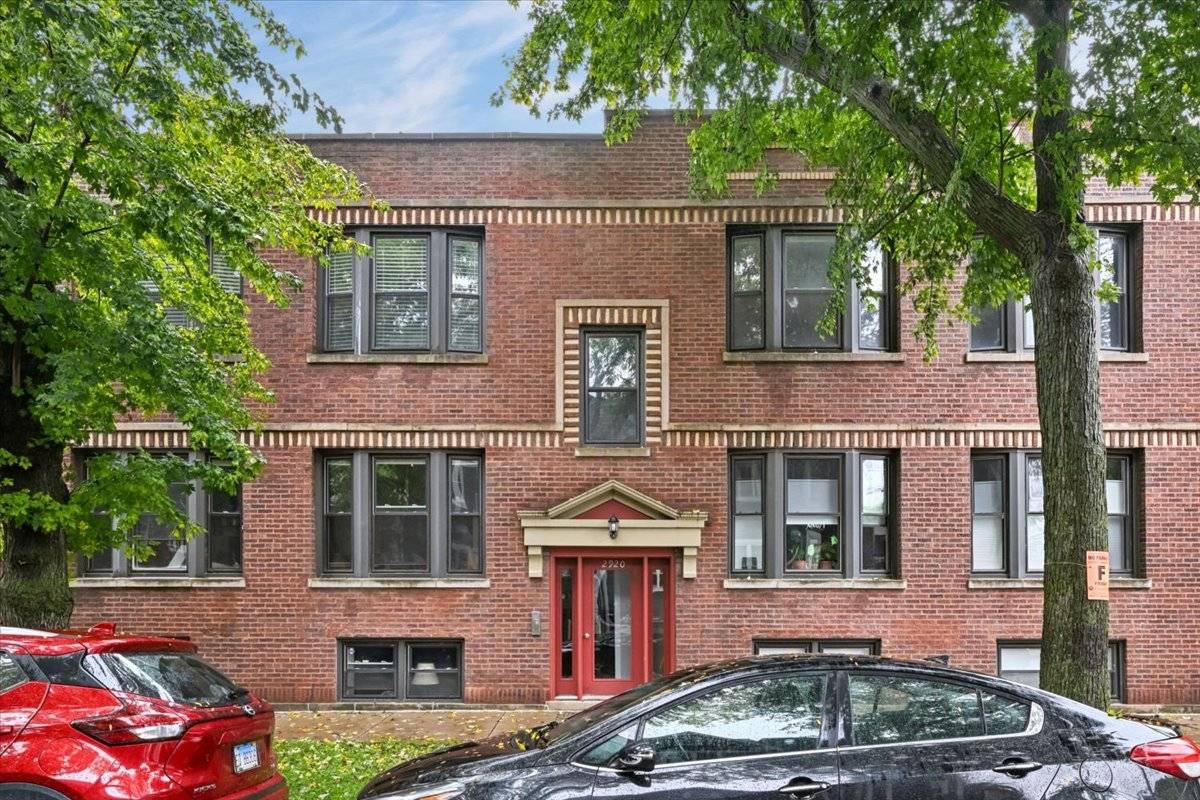 2920 W Berteau AVE #2, Chicago, IL 60618