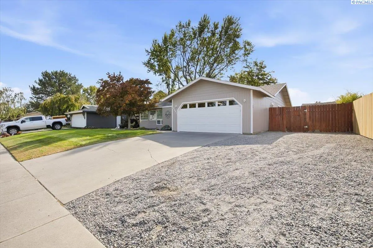 8607 W Entiat Ave, Kennewick, WA 99336