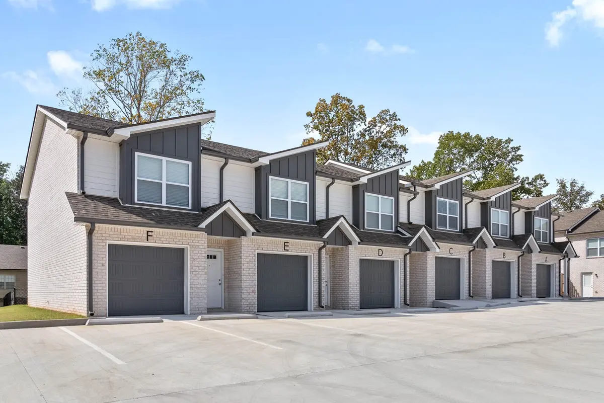 305 Longshadow Trl #E, Clarksville, TN 37043