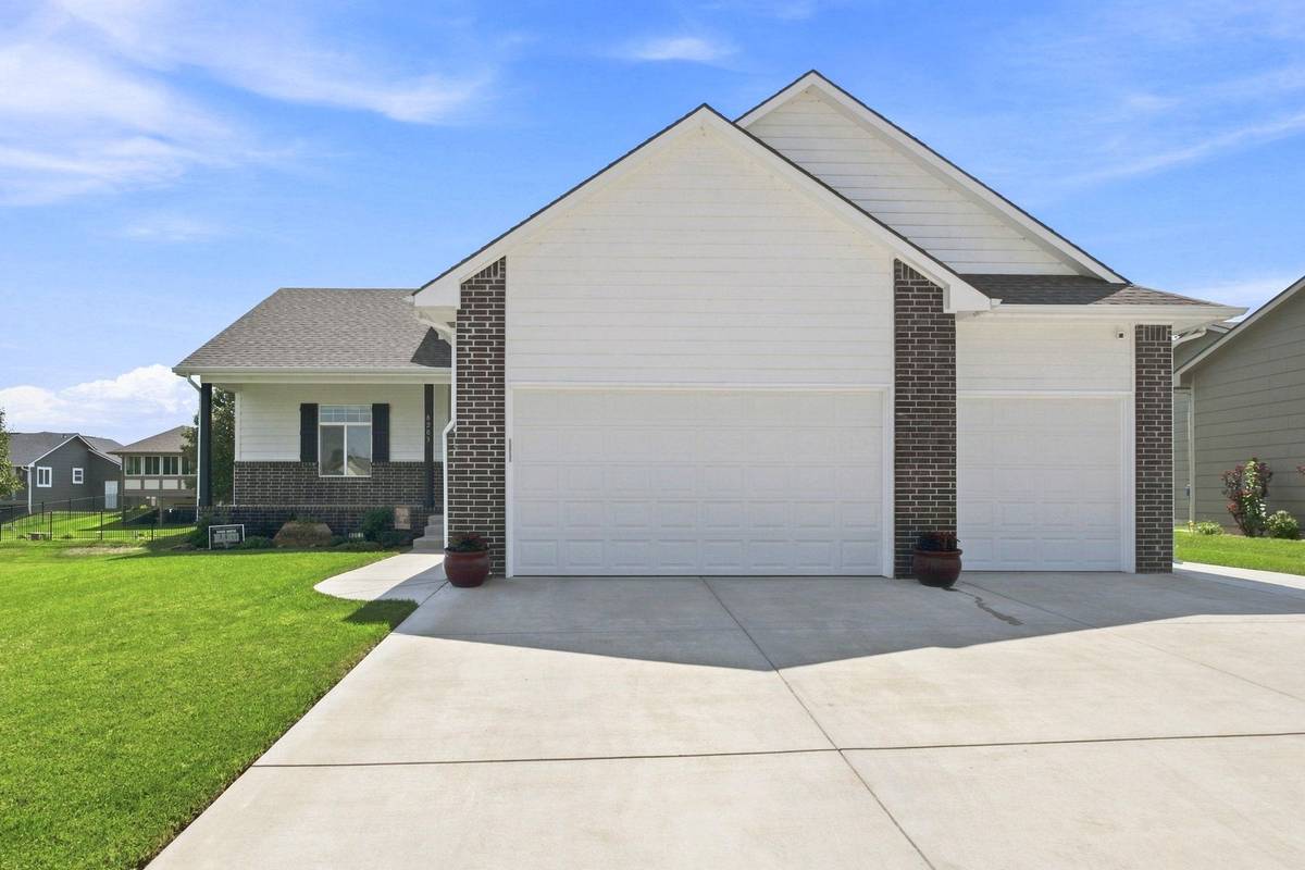 8203 W Lang St, Wichita, KS 67205