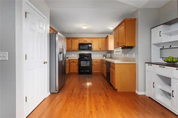 625 Midjay DR, Liberty, MO 64068