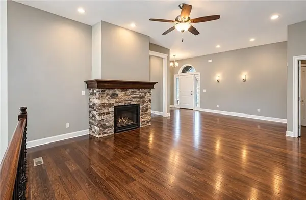 21647 W 177th TER, Olathe, KS 66062