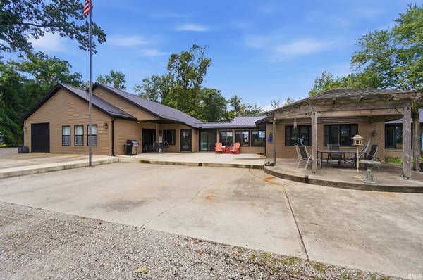8801 Frazier DR, Fort Wayne, IN 46818-9469