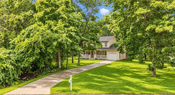 144 Dawn DR, Shirley, NY 11967