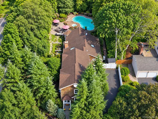 100 Edgewood AVE, Smithtown, NY 11787