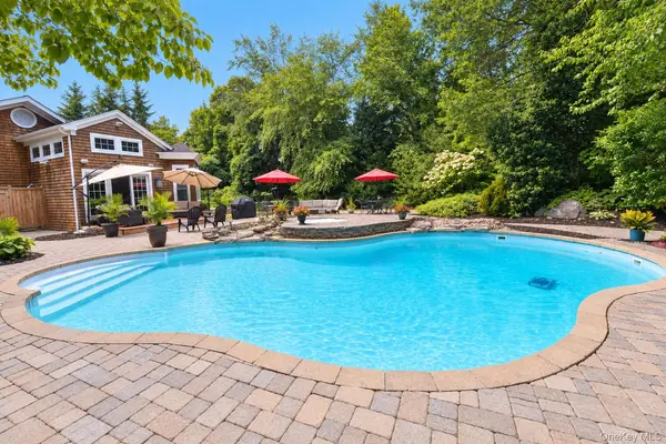 100 Edgewood AVE, Smithtown, NY 11787