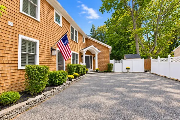 100 Edgewood AVE, Smithtown, NY 11787