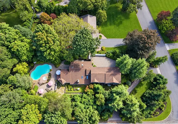 100 Edgewood AVE, Smithtown, NY 11787