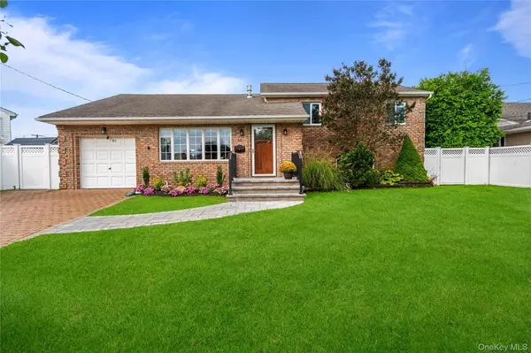 50 Marie PL, Massapequa, NY 11758