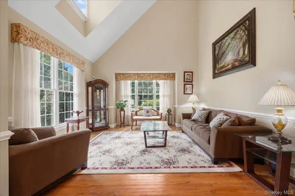 12 Sassinoro BLVD, Cortlandt Manor, NY 10567