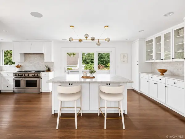 118 Two Holes Water RD, East Hampton, NY 11937