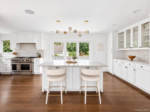 118 Two Holes Water RD, East Hampton, NY 11937