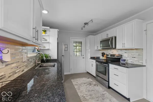 8465 Summertree, Indianapolis, IN 46256