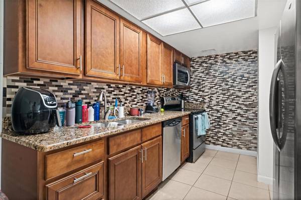 5201 VINELAND RD #112, Orlando, FL 32811