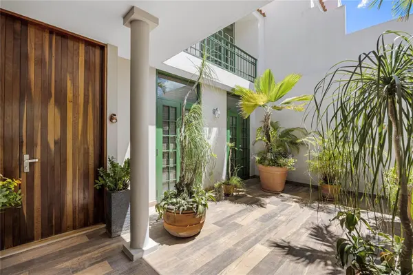 1 URB. DORADO REEF #P-65, Dorado, PR 00646